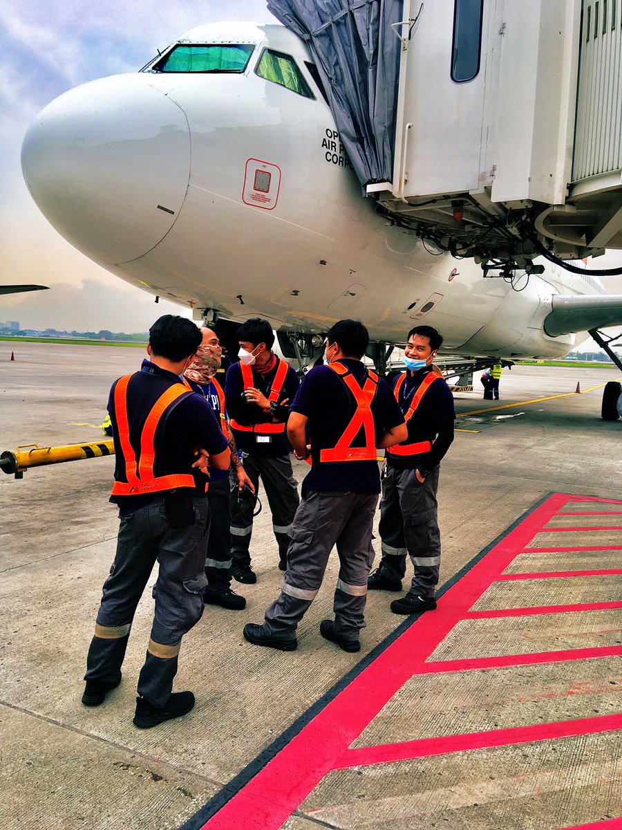iAmBilly_Ray22's tweet photo. One day at work! #aircraftmechanic #aviation #A320 #airbus https://t.co/fDcPOHyH9i