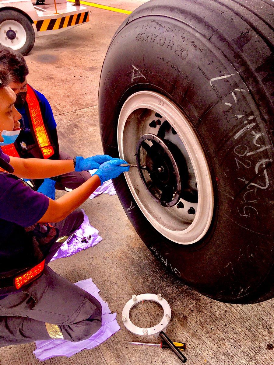 iAmBilly_Ray22's tweet photo. One day at work! #aircraftmechanic #aviation #A320 #airbus https://t.co/fDcPOHyH9i