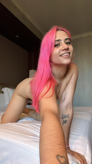 Tengo una hora libre de 17.30. 18.30 te vienes? Tarifas por privado 🍎🦊 https://t.co/7JrOQxbPkv