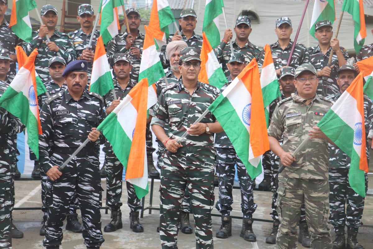 160BNCRPF's tweet photo. 160Bn organised "TIRANGA RALLY " in its AOR near Railway station Jmu under the Theme HAR GHAR TIRANGA and motivated people to hoist Tiranga in their respective homes under the campaign Azadi Ka Amrit Mahoutsav. @crpfindia @jammusector @WSCRPF2016 https://t.co/7bfmonxYeA