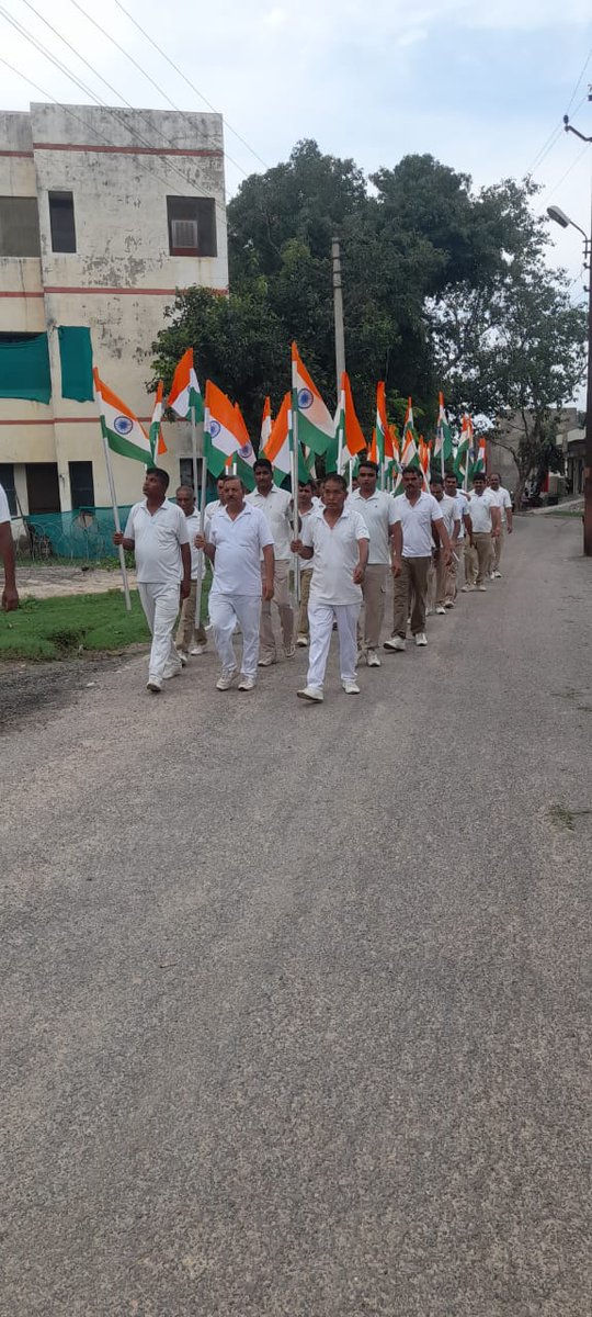 16BNCRPF1's tweet photo. Awareness Programme in connection with #HarGharTiranga  at Mathura (U.P) #@crpfindia https://t.co/pz6CwVVbfK