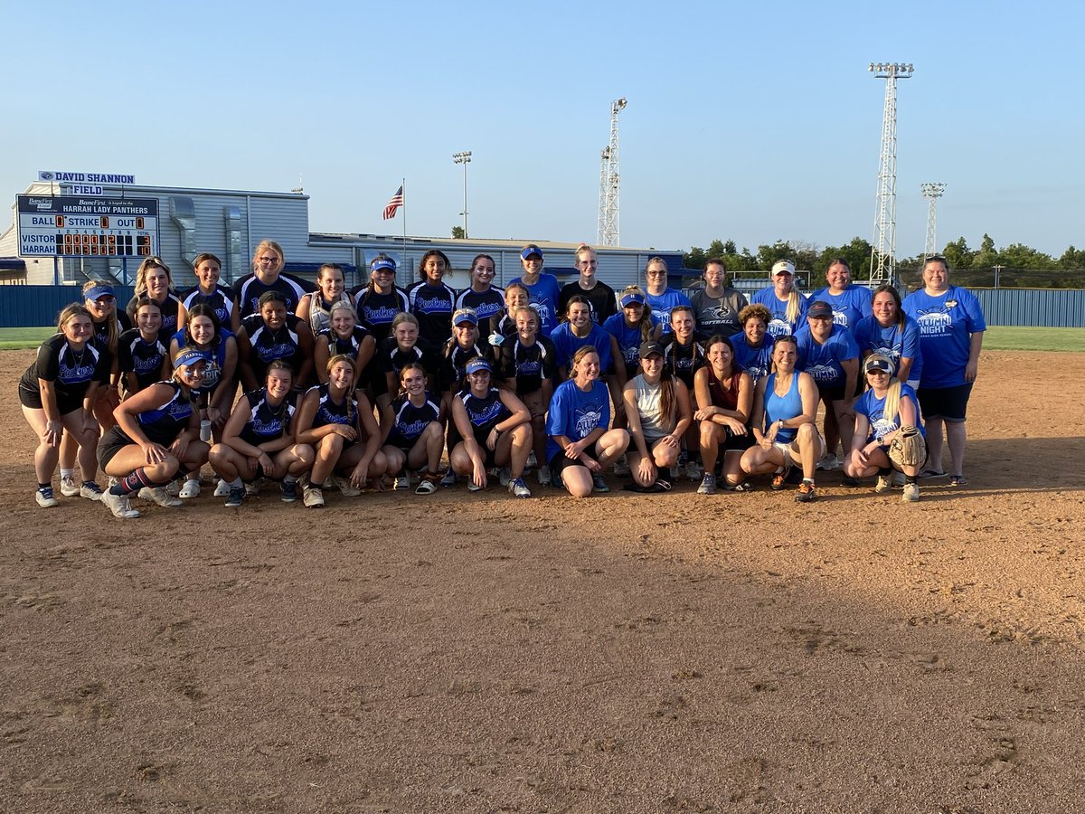 2022 Alumni game! It was great seeing all these former Lady Panthers play again!🥎💙