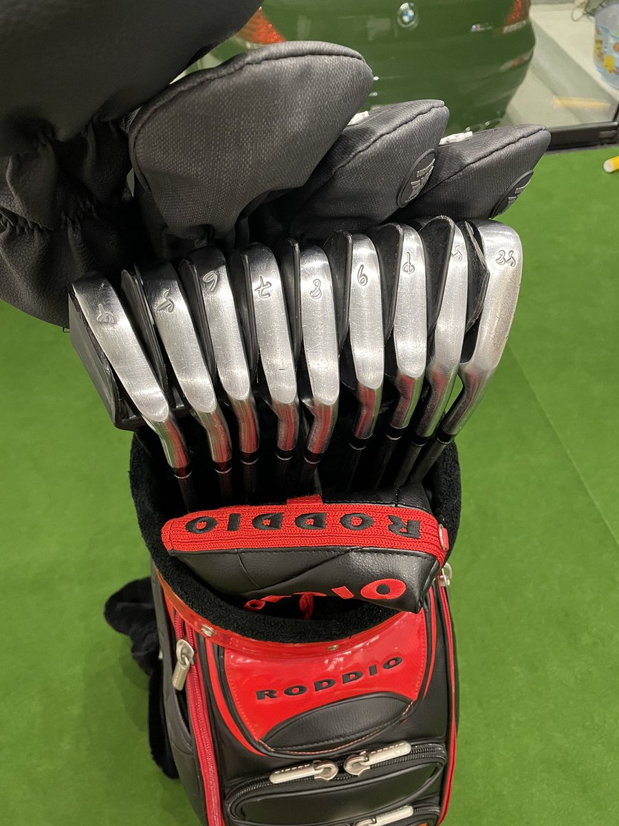 ogimaro1's tweet photo. 明日久々にゴルフ行くので準備！
アイアンはRODDIO、HYより上はPXG使ってます。
腕が道具に伴えばいいんですけどねぇ〜
久々なんでせめて80台目指してきます！

#ゴルフ
#RODDIO
#PXG
#マイスターc 
#ロッディオプロトタイプヘビーウェイト https://t.co/Jq8qrUjbQk