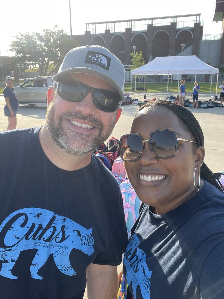 Because it’s a great day to serve at the GCISD Back to School fair with my BFF at school, <a href="/BryanCalvert3/">Bryan Calvert</a>! #teamBCE <a href="/PeopleofGCISD/">People of GCISD</a>