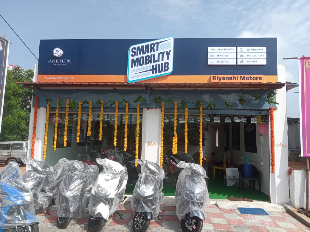 eWheelersIndia's tweet photo. Our new Smart Mobility Hub at Mahabubnagar, Telangana is now fully operational!
#ewheelers #smartmobilityhub #mahabubnagar #telangana #hoverboard #escoots #emicromobility #electricbike #electricscooter #electricmotorcycle #evbusiness #smartmobility #emobility #ebike #hoverboards https://t.co/84BQzJMrso