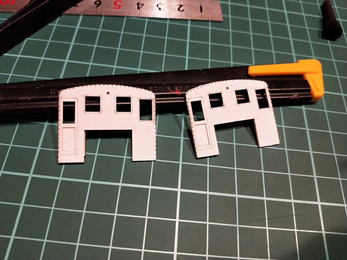 JNR_EC201's tweet photo. 甲府モデルの凸電、作業に取り掛かりました。
足回りが予算の都合でまだなので、説明書2ページ目の車体から始めました。
基本木工ボンドで、細い部分だけ補強で瞬着を使います。
とにかく完成させることを、目標にします。
#甲府モデル
#岳南電車
#ED501 https://t.co/0HVQ22nW84