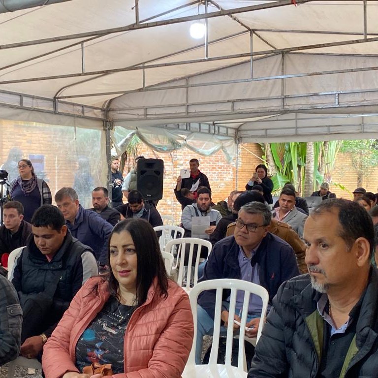senabicopy's tweet photo. La SENABICO informa que ha concluido con éxito la VI Subasta Pública de Bienes Comisados. En la misma, fueron subastados inmuebles, vehículos y productos varios. Se ha recaudado la suma de Gs. 1.256.685.000, que será depositada en la cuenta del Tesoro Público del @Haciendapy https://t.co/z8Hxk7NDsW