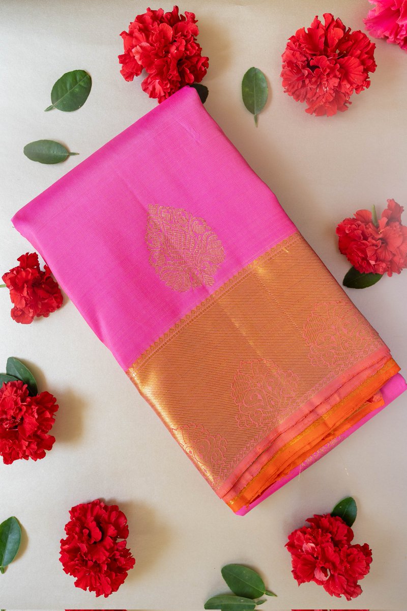 hippierutu's tweet photo. https://t.co/if0YY6ztQE
Handwoven in Anekal with pure mulberry silk in Kancheepuram style. 
PC: @harshitasarathi
#SilkSarees
#HandloomSilks
#HandwovenSilks
#Heirlooms
#HeirloomSilks
#SilksofKarnataka
#silksarees 
#karnatakaSilks 
#handloomsilksarees https://t.co/GZflI2yhXj