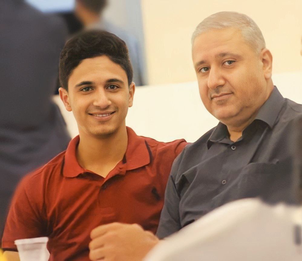 طلبت الشهادة فنلتها يا مهجة فؤادي … 
جئتُ الى غزة بعد سنتين من الغربة لأجتمع معك بصحبة الأهل لكن الله قدّر لي المجئ كي أودعك وأراك للمرة الأولى بعد كل هذه المدة شهيدًا 
نم قرير العين يا أبتي فإنا على عهدك ونهجك ماضون دمتَ فخراً وعزًا لفلسطين 🇵🇸 .. 💔

#تيسير_الجعبري #غزه_تقاوم
