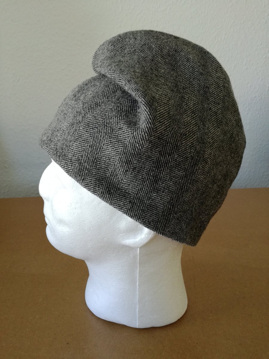 LuaMedia's tweet image. Quiero compartir lo último que he añadido a mi tienda de #etsy: Gorro frigio confeccionado en paño de espiga en tonos grises. Está forrado en lino blanco. etsy.me/3SwprZl #reenactmen #luamedia #frigio #periodohistorico #gris #tocadomasculino #roparolenvivo