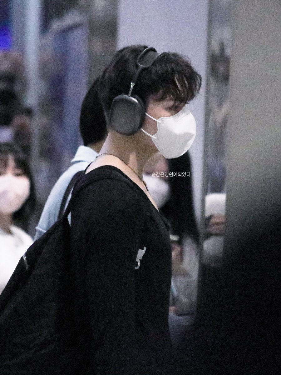 bemyeternal's tweet photo. 220806 출국

#버논 #vernon #세븐틴 #seventeen #한솔 #최한솔 #HVC https://t.co/ggUY85R4hY