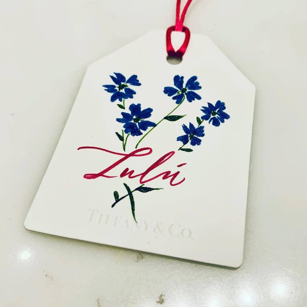 tigerflossing's tweet photo. tag. Lulú's it. ⁣
⁣
custom in-store gift tags made for lovely ladies. 

#gifttags #personalizedgifttags #tags #botanicals #flowers #florals #brushcalligraphy #instoreevent #gifts #customtags #customgifttags #tigerfloss #penteltouch #moderncalligra… https://t.co/JRPaVM2Nl4 https://t.co/6scbMyTq9H