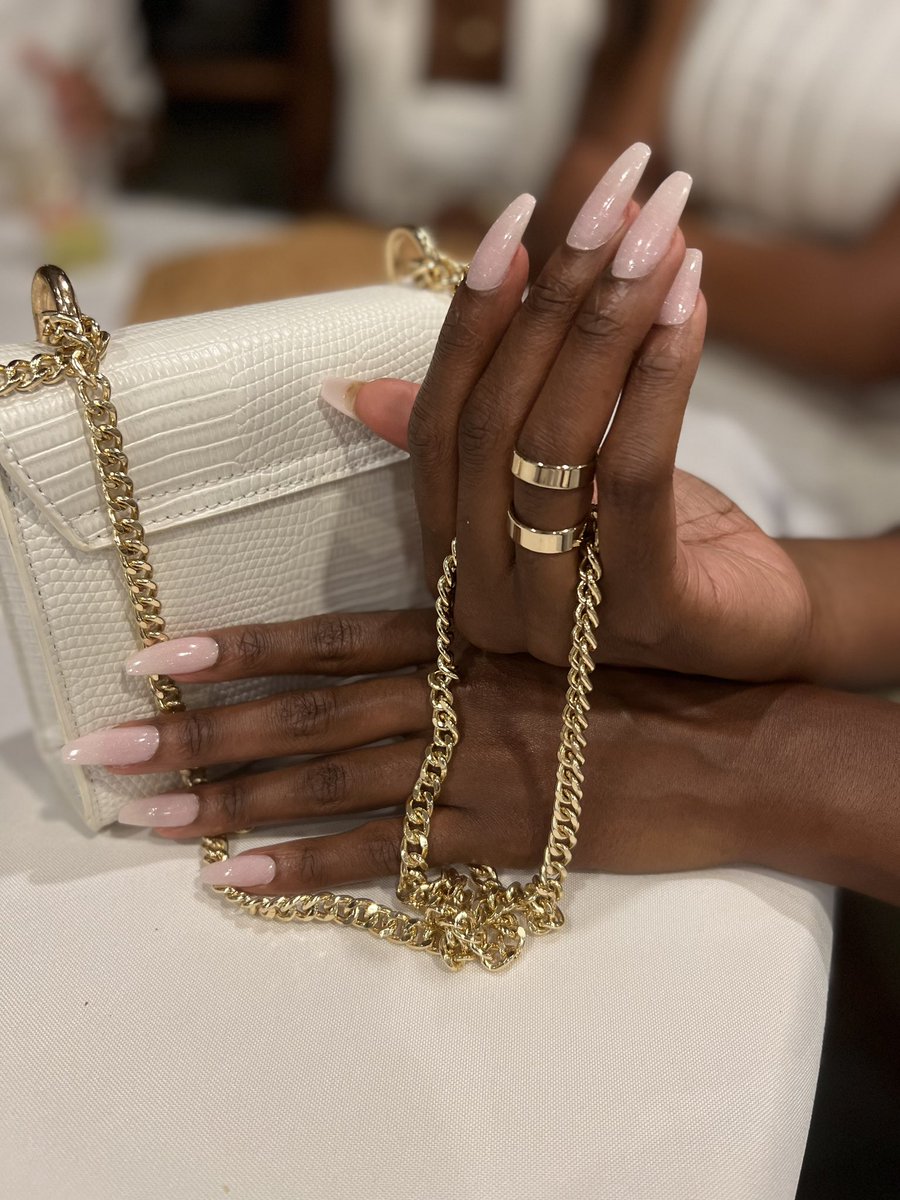 Dopeski_Mcghee's tweet image. Hire me for all your hand modeling needs #handmodel #handmodeling