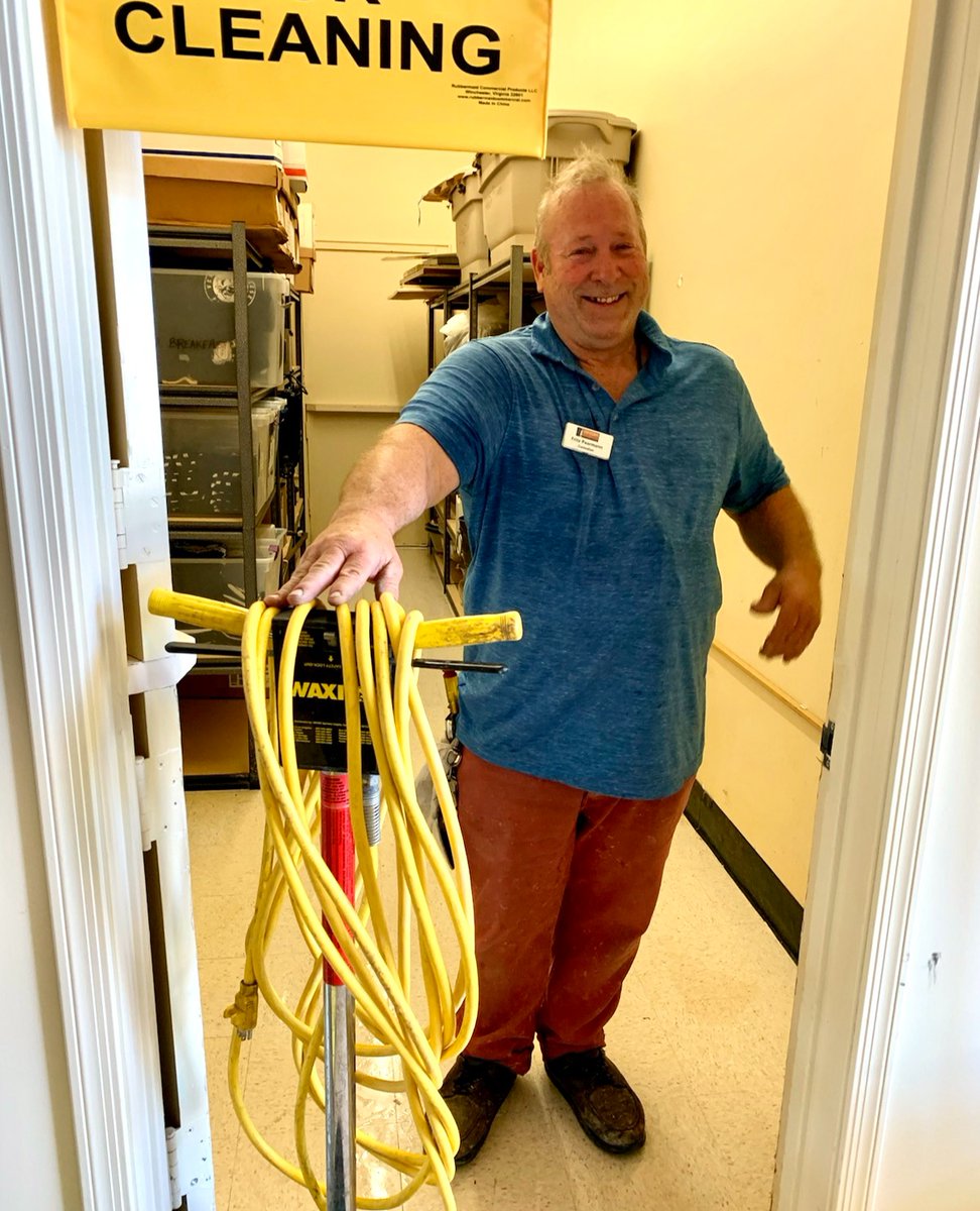 ventura_college's tweet photo. We're busy prepping campus for Fall Semester! 

👏A special thanks to custodian Fritz Paarmann who is part of our amazing support staff. Thanks to our incredible team. We appreciate all of you!

🔸Classes start Aug. 12! Are you ready? 

#VCPiratePride #VenturaCollege https://t.co/4yE6GZOwDj