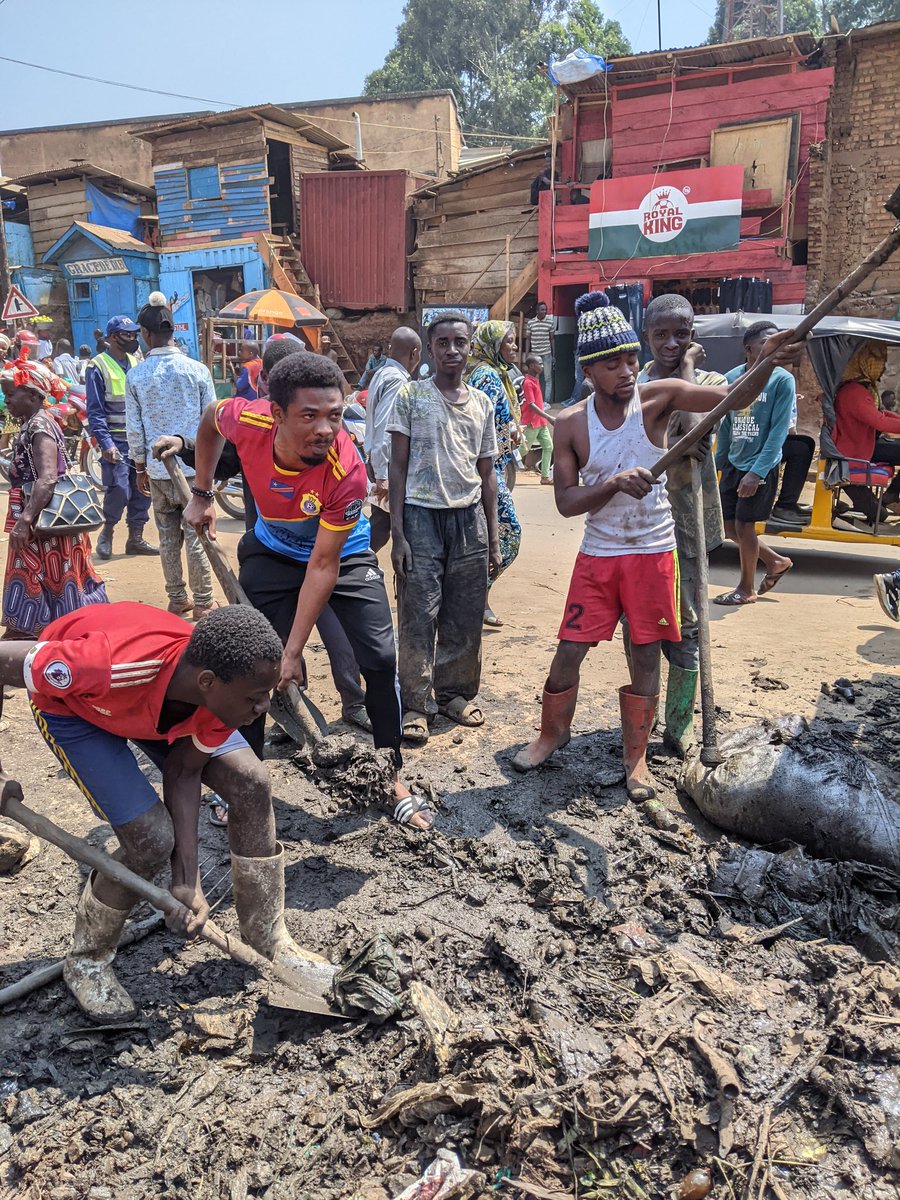 #weekend #Salongo #Bukavu
Ne nous demandons pas ce que le Congo 🇨🇩 a déjà fait pour nous mais plutôt ce que nous faisons pour notre beau et cher pays

B O N  W E E K E N D  C H E Z  V O U S
<a href="/SORAZIZ/">🇨🇩 Soraya Aziz-Moto</a> <a href="/leParrainRDC/">𝐥𝐞 𝐏𝐚𝐫𝐫𝐚𝐢𝐧</a> <a href="/TheoKASI/">Theo KASI</a> 
<a href="/TinaSalama2/">Tina Salama</a> <a href="/Muyumba/">Amb.Francine MUYUMBA NKANGA 🇨🇩</a> <a href="/LutumbaP/">Lutumba Pierre</a>  <a href="/NELLYTSHELAMUT/">Nelly Tshela Mutay</a>
#BOPETO