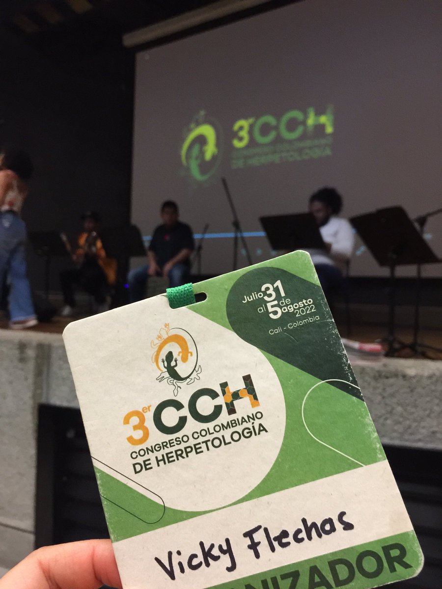 vickyflechas's tweet photo. Después de varios meses de reuniones y preparación nos encontramos en el #3CCH de la @ACHerpetos. El balance: UN ÉXITO TOTAL! El esfuerzo valió la pena!!Bueno encontrarse con tanta gente amante de los herpetos! 🦎🐍🐢🐸 https://t.co/inXvwz51mW