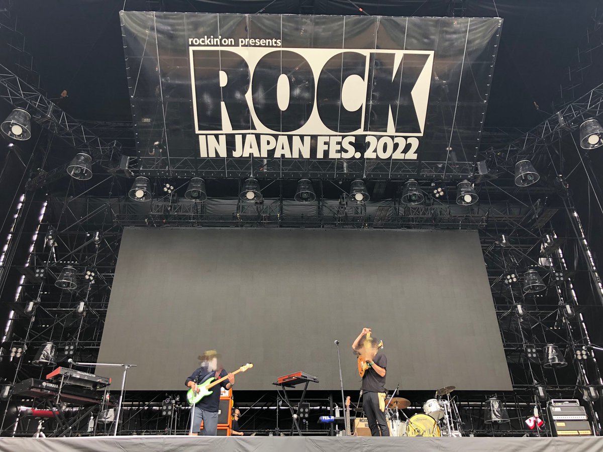 m_amuru06's tweet photo. 緑黄色社会さんを1列目のボーカル真ん前で聞けたのは運が良すぎる🥺
本当に楽しい時間をありがと〜‼️
 #ロッキン   #緑黄色社会 https://t.co/gT7a6WGY4I