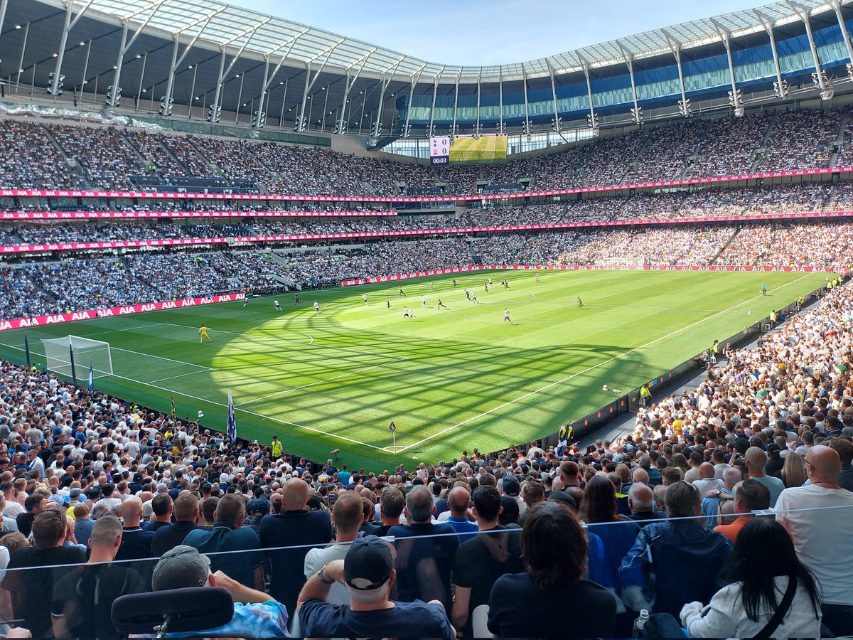 ItsBennyV's tweet photo. We came out to @Metallica Enter Sandman?! Truly inspired @SpursOfficial !!!!🤘🙌💥🎶 #GettingPumped 💪 #COYS https://t.co/9b4rrlfoBt