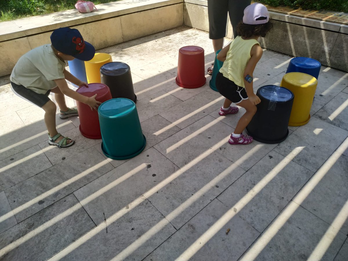 CirculoIsengard's tweet photo. Esta mañana hemos colaborado con @ParticipacionAH en las Ferias de los Santos Niños y hemos sacado nuestra ludoteca más infantil. Juegos gigantes de @Mercurio_Juegos , @Tcgfactory , @DevirIberia https://t.co/gnltU6liTi