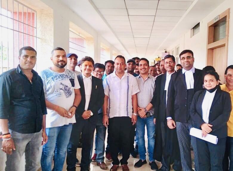 ShahiPratap's tweet photo. संघर्ष जारी रहेगा...
याद होगा आप सब को JPSC आंदोलन में छात्रों का साथ देने पर लाठी चार्ज और झूठे मुक़दमे भी इस सरकार ने हमलोग के ऊपर किया था उसी केस में हमने और लोकप्रिय विधायक श्री @navinjaiswal4 जी ने ज़मानत लिया ..
@BJP4Jharkhand @BJYMinJH @ExamsFighters https://t.co/IL52tcDxBM