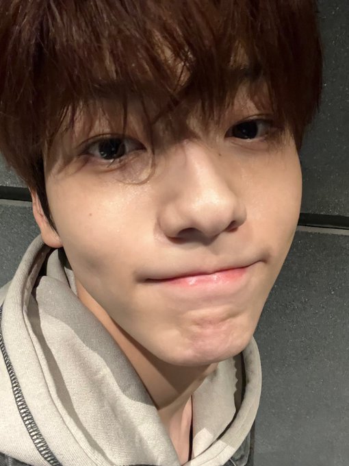 ً (@binnieroll) on Twitter photo 