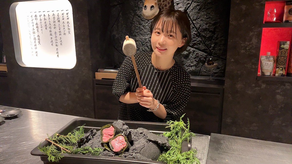 manatmnt's tweet photo. 今夜は大好きで愛用しているEVERY SKINのお二人(親子様だよ綺麗すぎるよ凄いよ)とご縁があってディナーへ🍽
凄い素敵な時間でした……☺️
肌荒れを救ってくれたEVERYSKINなんだ🥺
https://t.co/Jy5t9ij85e
ご飯もとっても美味しかったから
珍しく載せますね🥰
#everyskin #肉しゃり https://t.co/8FLumnoUJ1