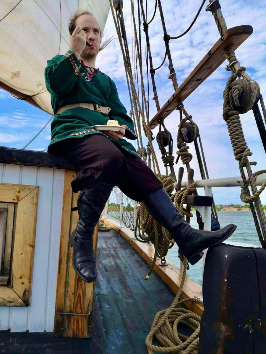 40 orange cake, ahoy! #GISH <a href="/sambaschutte/">Samba Schutte</a> @OurFlagHBOMax