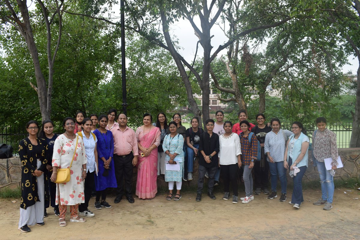 Manjushabharti8's tweet photo. #Jaldaroharsanrakshaninternship at 
@AICTE_INDIA

 for #AzadiKaAmritMahotsav. 
Visit to #Hauzishamsi #Shamshitalab at Mehrauli, Delhi, reviving it's heritage and significance
#MissionAmritSarovar 
#IGDTUW
@PMOIndia

#rashtrapatibhawan https://t.co/6kIdCzfL59