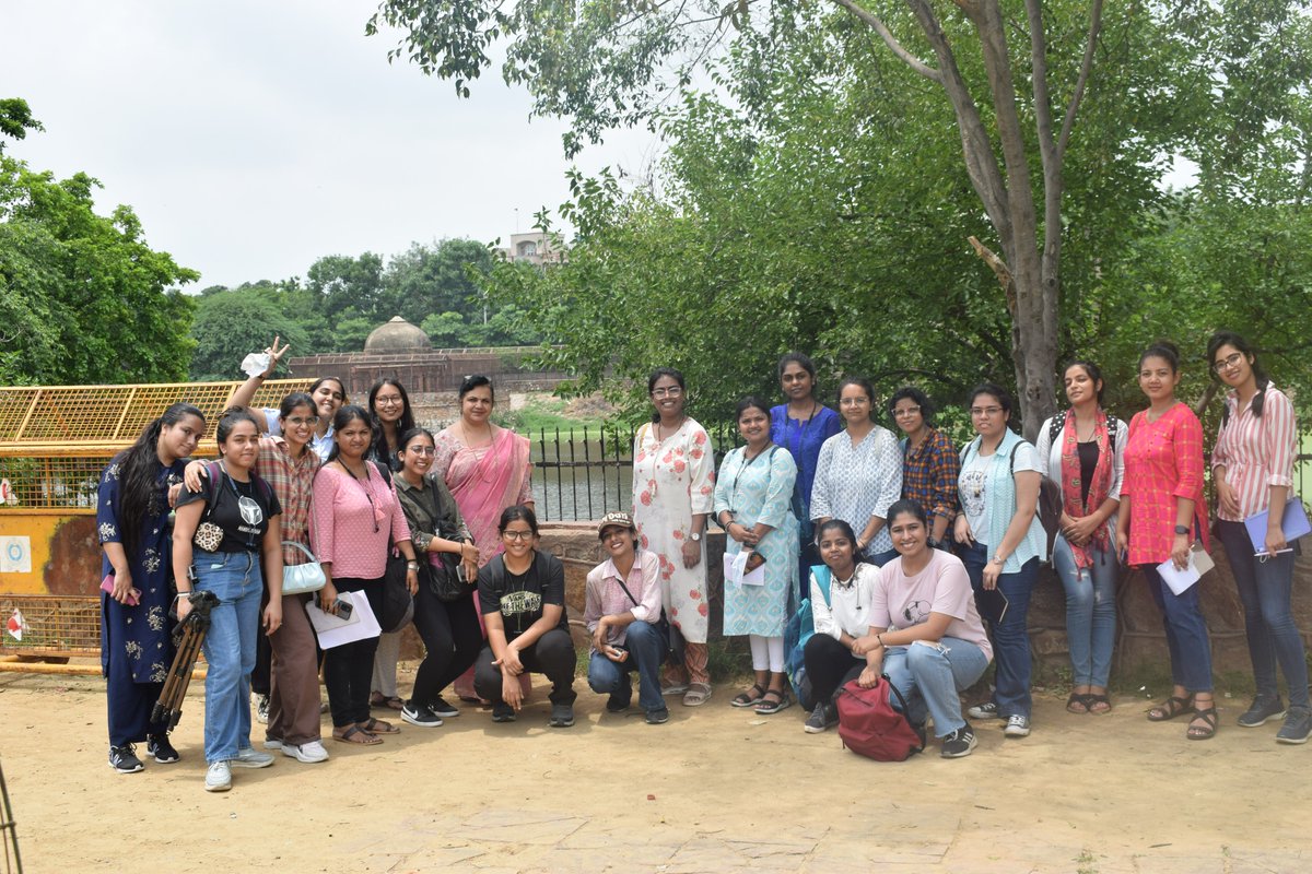 Manjushabharti8's tweet photo. #Jaldaroharsanrakshaninternship at 
@AICTE_INDIA

 for #AzadiKaAmritMahotsav. 
Visit to #Hauzishamsi #Shamshitalab at Mehrauli, Delhi, reviving it's heritage and significance
#MissionAmritSarovar 
#IGDTUW
@PMOIndia

#rashtrapatibhawan https://t.co/6kIdCzfL59