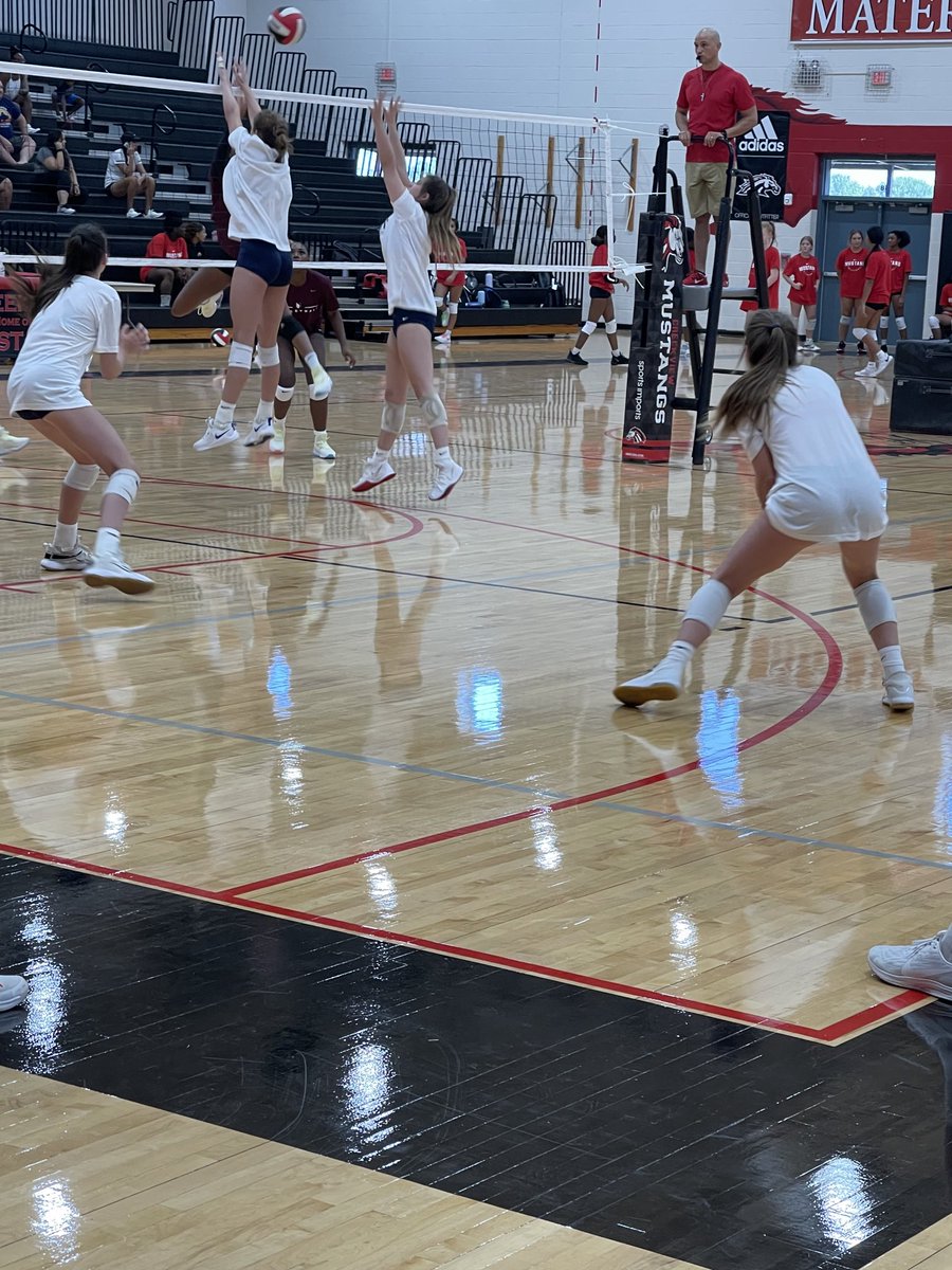 JPIIHS_ADOffice's tweet photo. ⁦@JPII_Volleyball⁩ 1st action of the new school year! #outworkeveryone https://t.co/VaabBfPvlx