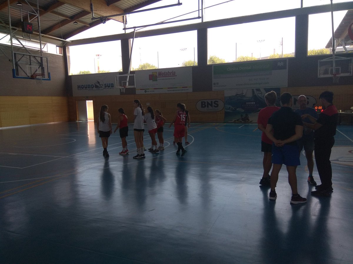 Damos paso a las semifinales.

A partir de aquí, solamente se jugará en la pista central.