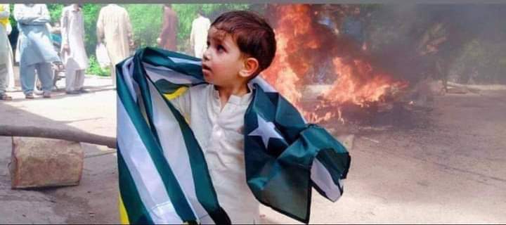 Masairism1's tweet photo. ہم نہ جھک سکتے ہیں نہ دب سکتے ہیں ۔ ہماری شرافت ہماری کمزوری نہیں ۔
ہماری متحد آواز ہماری طاقت ہے ۔ 
زندہ باد میرے پونچھ کے غیور بھائیو ۔۔۔

#AJKRightsMovement https://t.co/RUyAmny27V