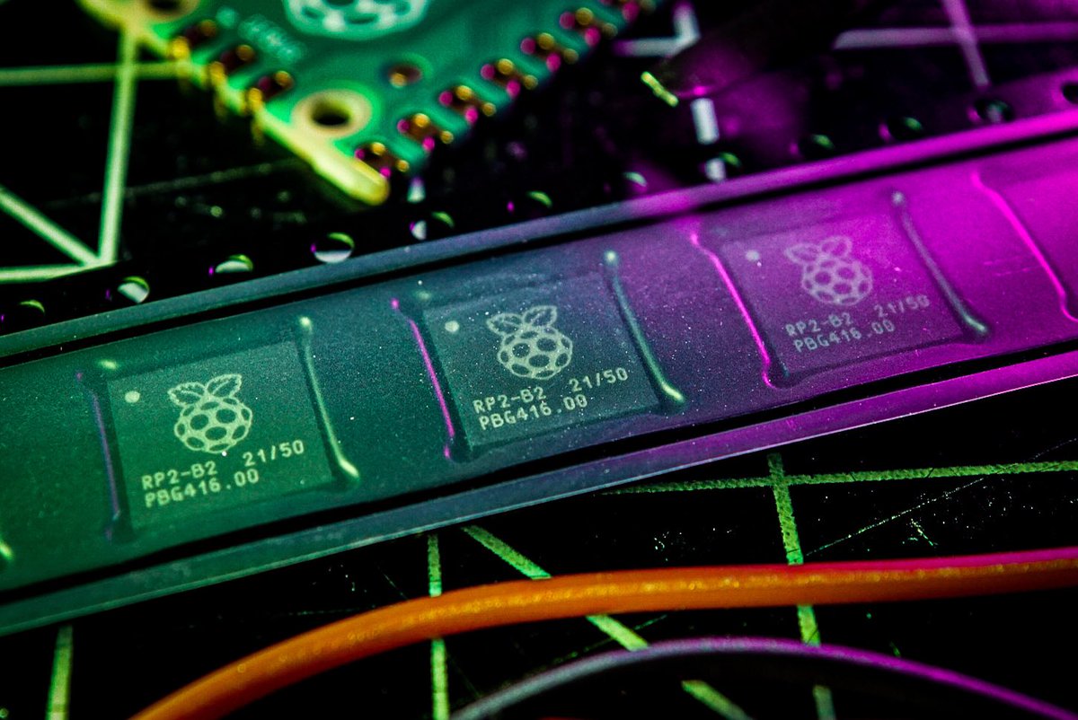 SuperMakeSmthng's tweet photo. I spy with my little eye some microcontrollers from @Raspberry_Pi! While working on the #MiniVideoPlayer I became fascinated w/ dual-core chips and the kind of projects they could be used for. The #RP2040’s EXCELLENT documentation is inspiring me to try to make my own board! 💻🤖 https://t.co/zKpLoVQ43c