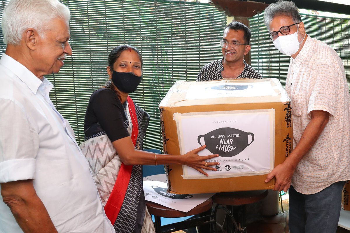 TibetHeritage's tweet image. NK Pavithran &amp;amp; Vani Varma receive 'Free Mask Kit' on the behalf of Changampuzha Nagar Resident's Association from Tushar Gandhi, great-grandson of Mahatma Gandhi as a part of the #SpreadingMasks philanthropy initiative of The Mask Lab + Friends of Tibet Foundation on Aug 2, 2022.