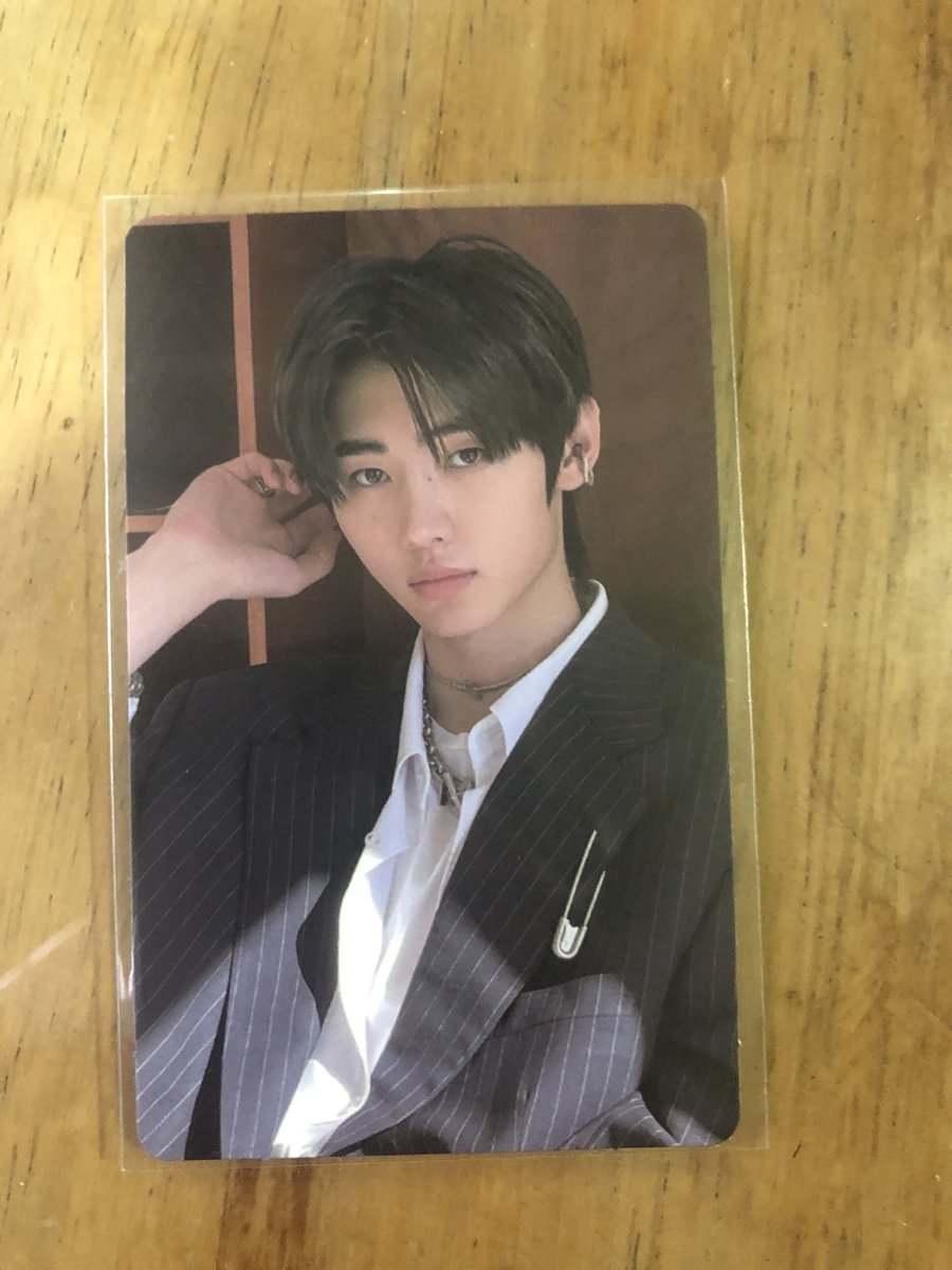soarhighjay's tweet photo. Border:Carnival hype ver. Sunghoon PC

price: 350 + lsf (PH only)
mop: bank transfer/gcash
mod: meet-up (prefer) but can also be thru lalamove, joyride/grab

PM if interested! https://t.co/02YdVRMwfT