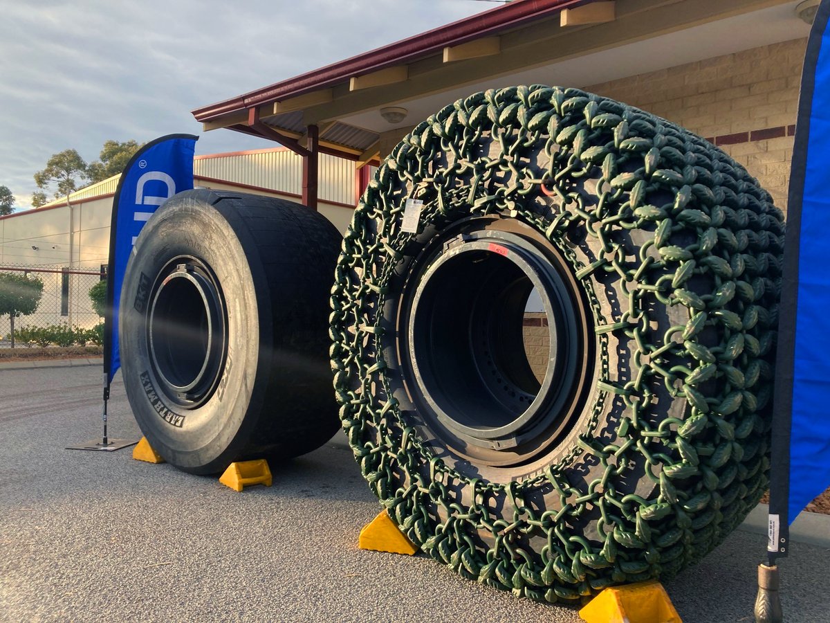 im_mining's tweet photo. .@Macmahon_Mining teamed up with @BKTtires, @Tradefaire_Int &amp; @RUDChainsLtd to produce custom #undergroundloader #tyres, which are now in use at the Boston Shaker #underground #goldmine &amp; saw reduced energy consumption, waste, production time &amp; cost https://t.co/5pGZz9aMPX https://t.co/N2mam1qS7G