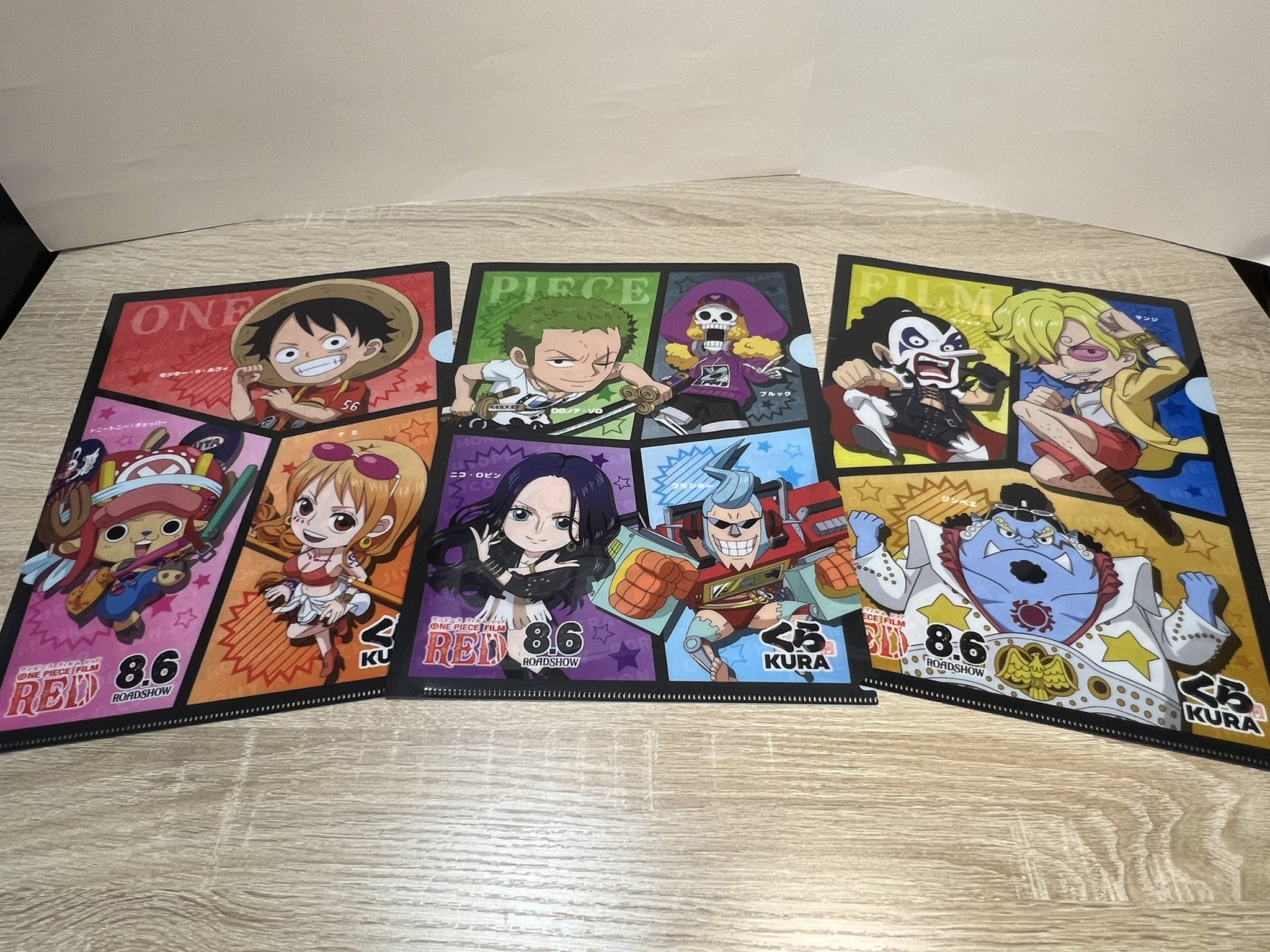 Twitter এ Kei One Piece垢 今日映画の後に友達とくら寿司行ってもらってきたクリアファイル 裏面は麦わらの一味 あと ビッくらポン でナミのオリジナルマグネット当たったのまじで嬉しい これで一番欲しかったゾロとナミが揃った Onepiece