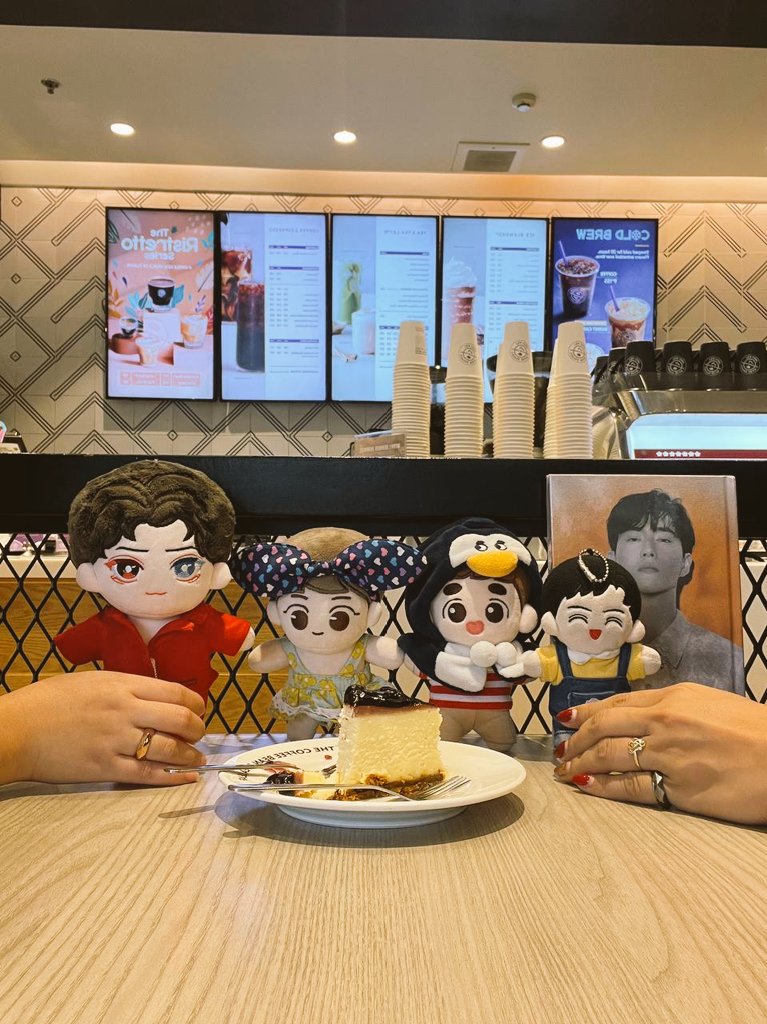 21hulyaa27's tweet photo. L-1485 🎂🎂🎂
#HappyEXOLDay
#EXOLoveTurns8
#8finityWithEXOLove
#EXO #엑소 @weareoneEXO
@brattyjhenzy officially engaged to EXO 🥺😅😍😘
love you mamsh thank you so much 😘😘😘
#HowHaveILovedEXO https://t.co/Zew2AyU28g