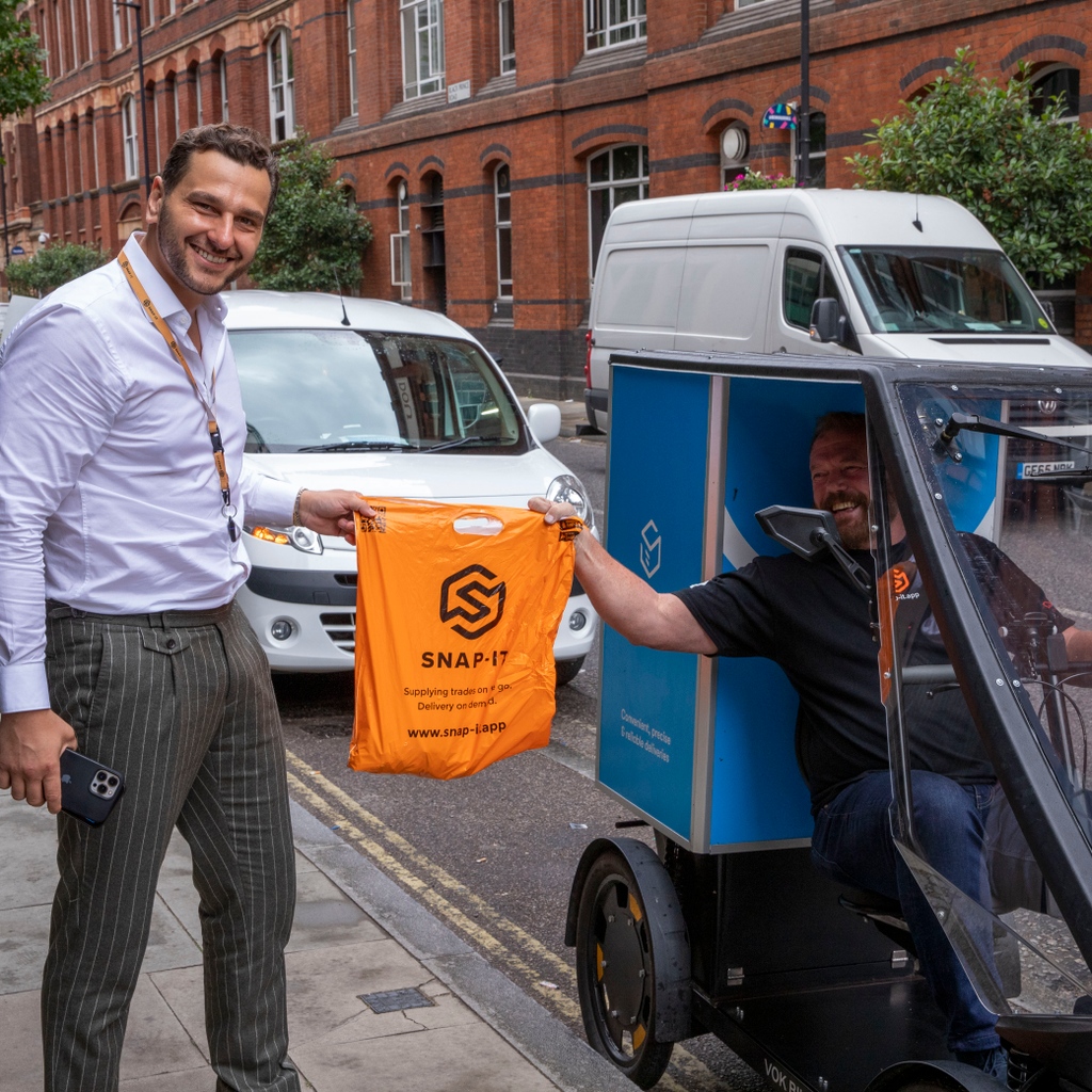 snapitshop's tweet photo. Our exciting partners at @Stuart_Delivery came to visit our office to show off their new #vokbike ๐ฒ๐ณ
#london #ecodelivery #AppForPlumbers06/08/20 https://t.co/fil5FJBb1q