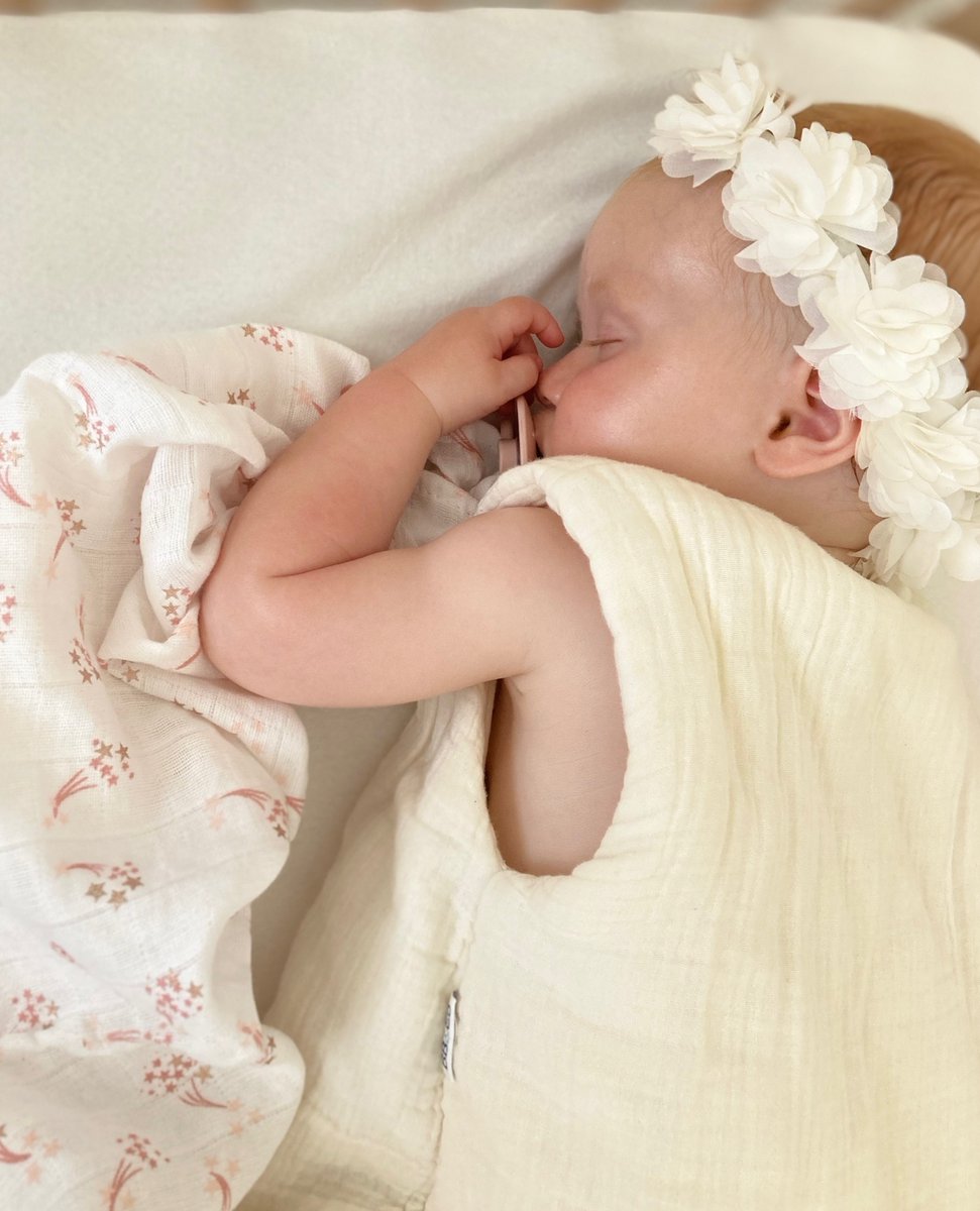 ziggleuk's tweet photo. Nap time is better with a Ziggle Muslin 💛
#ziggleuk #babymuslins #muslins #cottonmuslins #babydecor #babynursery #muslinwrap #newborn #smallbusiness #babyshowergift #babygiftshop #swaddle #cottonswaddle #muslinswaddle #muslincloth #nursingcover #strollercover #mumlife #dadlife https://t.co/AmxqTyCMFg