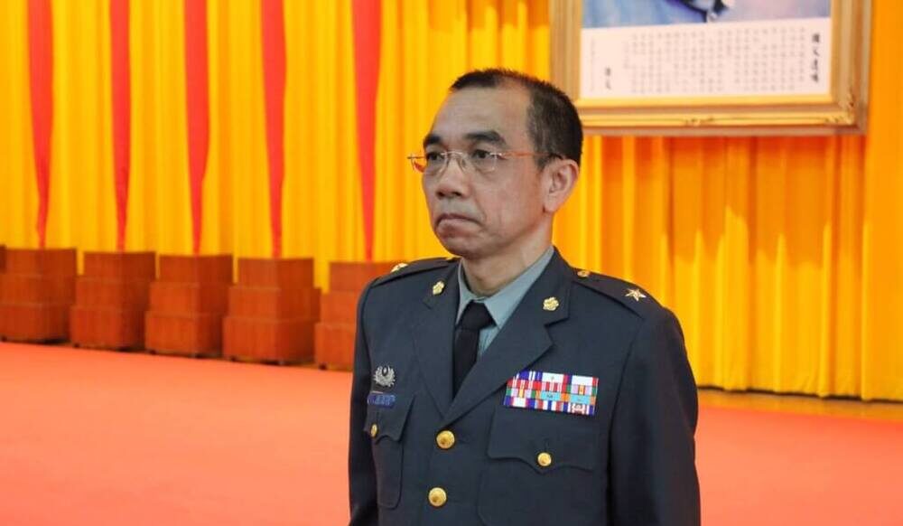 feedmileapp's tweet photo. Ou Lang Li-hsing, deputy head of Taiwan defence ministry's reasearch and development unit, was found dead in a hotel room, informed Taiwan's official Central News Agency.
#feedmile #taiwan #china #chinavstaiwan #defenceministry #taiwandefence https://t.co/JsLMrJWqMg