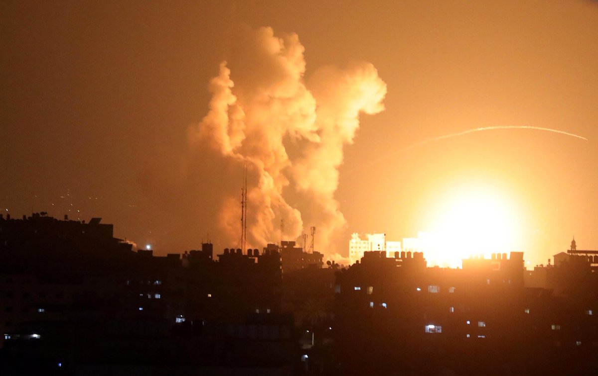 AzzamIzzulhaq's tweet photo. Doakan saudara Muslim kita di Gaza, Palestina yg sejak pukul 17.40 kemarin (5/8) mengalami serangan udara israel. Korban luka dan meninggal dunia sudah berjatuhan. https://t.co/oI9AhV1XQs