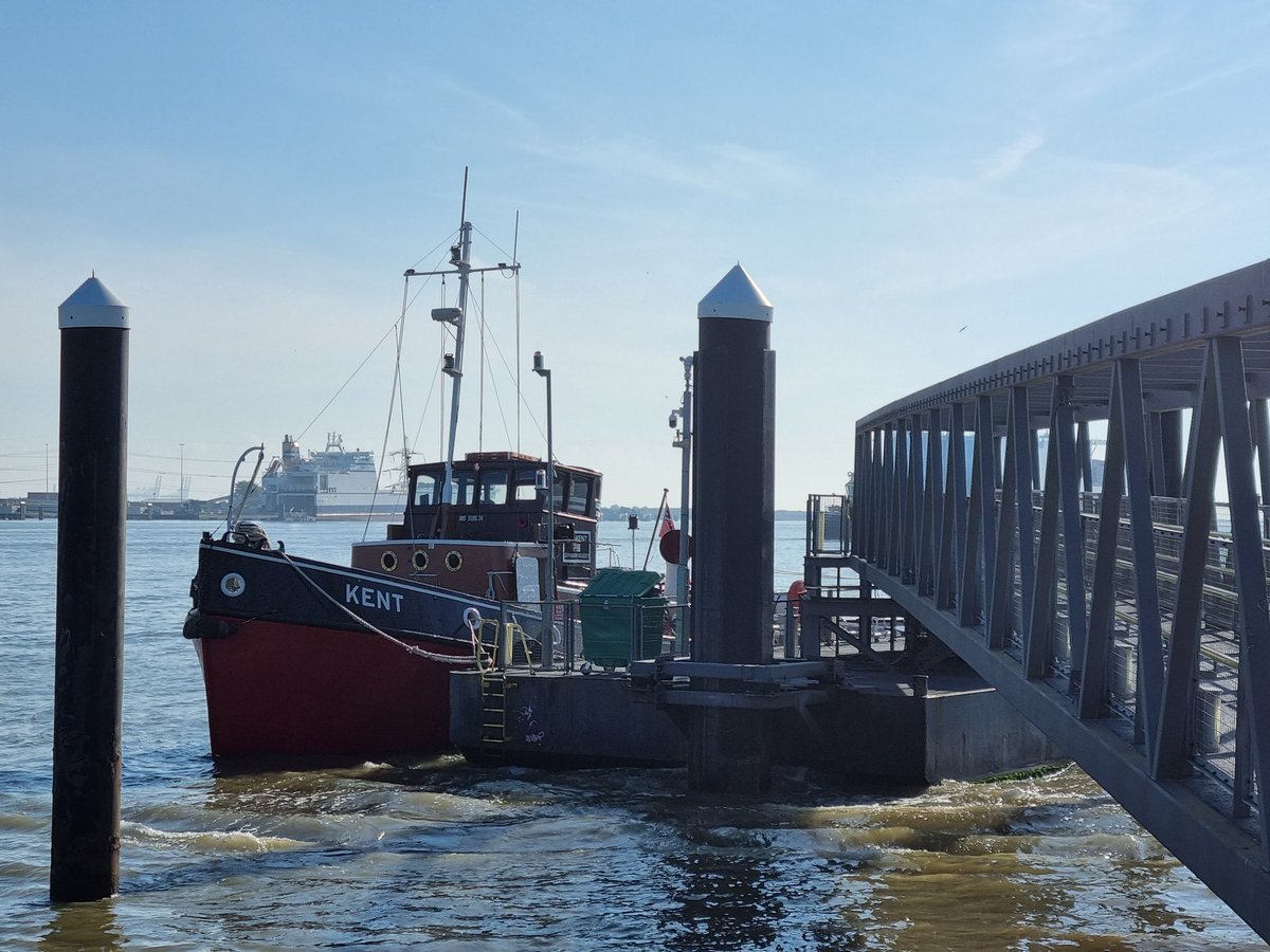Visit_Gravesham's tweet photo. Climb aboard the magnificent MT Kent moored at #Gravesend Pontoon as part of the #WaterfrontWeekend! π₯
Enjoy live music & glorious sunshine at the Beer, Cider + Music Festival @TheThreeDaws public house & Town Pier Square πΆπ₯βοΈ
π§‘ Summer in #Gravesham https://t.co/qwKNeYJfPs