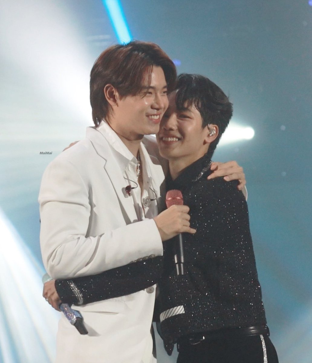 mmaiinat's tweet photo. เติบโตไปด้วยกันเป็นความภูมิใจของกันและกันไปนานๆนะค้าบ…รัก🤍
#Wars1stBDFanmeet
#yinyin_anw #warwanarat 
#หยิ่นวอร์ https://t.co/Kp1MjWZdkA
