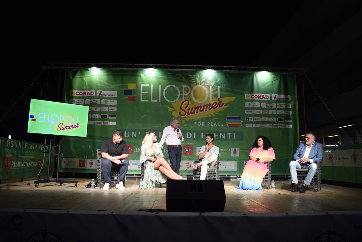 NavicelliS's tweet photo. 😅 Invito a sorpresa a #EliopoliSummer, a #Calambrone, per il presidente della Port Autority di #Pisa, Salvatore Pisano. 

🎤 Con Massimo Marini e la presenza di Francesca Cipriani e Kledi, è stata l’occasione per conoscere da vicino la figura del presidente https://t.co/U6ZlRJ3qJE