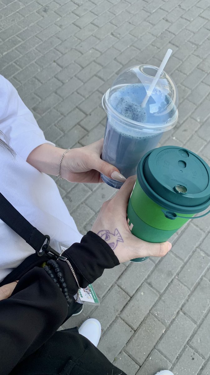 Shindo_goodbye's tweet photo. Шутки, что рядом загс, а мы подходяще одеты 👌🏻 https://t.co/VfbkeCMNMM