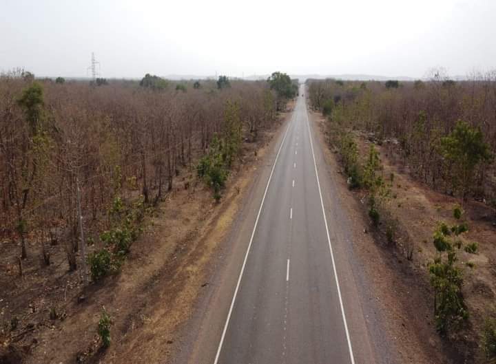 Works_Of_Npp's tweet photo. Progress of work on the Bolgatanga -Bawku - Polimakom road project. Currently, 70km of the road has been completed and opened to traffic.
The 117.94km project runs through the Bolgatanga Central, Bolgatanga East, Nabdam, Zebilla, Binduri, Bawku Central, and Pusiga constituencies. https://t.co/OoJLeTavld