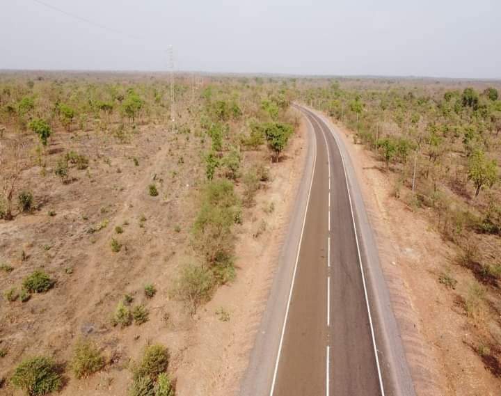 Works_Of_Npp's tweet photo. Progress of work on the Bolgatanga -Bawku - Polimakom road project. Currently, 70km of the road has been completed and opened to traffic.
The 117.94km project runs through the Bolgatanga Central, Bolgatanga East, Nabdam, Zebilla, Binduri, Bawku Central, and Pusiga constituencies. https://t.co/OoJLeTavld