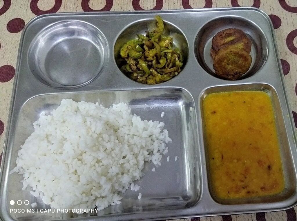 FoodieOdia's tweet photo. It was planned to leave for home, but due to some problems, the plan extended to tomorrow.
So, having my lunch so late.
#foodieodia #OdiaFood #therawtextures #feedfeed #nomnom24x7 #ChickenBiriyani #foodiesofbhubaneswar #Biriyani #bengalifood #northindianfood #MachhaBesar #… https://t.co/KdvmiIF1v1