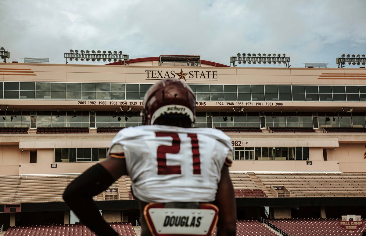 TXSTATEFOOTBALL's tweet photo. Saturdays in San Marcos 🌤

#TEAM  #EatEmUp https://t.co/oTXkUCOQlE